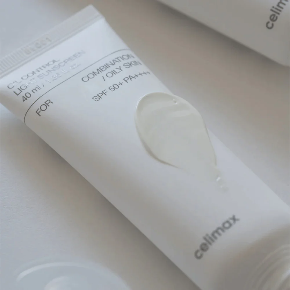 Oil Control Light Sunscreen SPF50+ PA++++ 40ml - Image 2